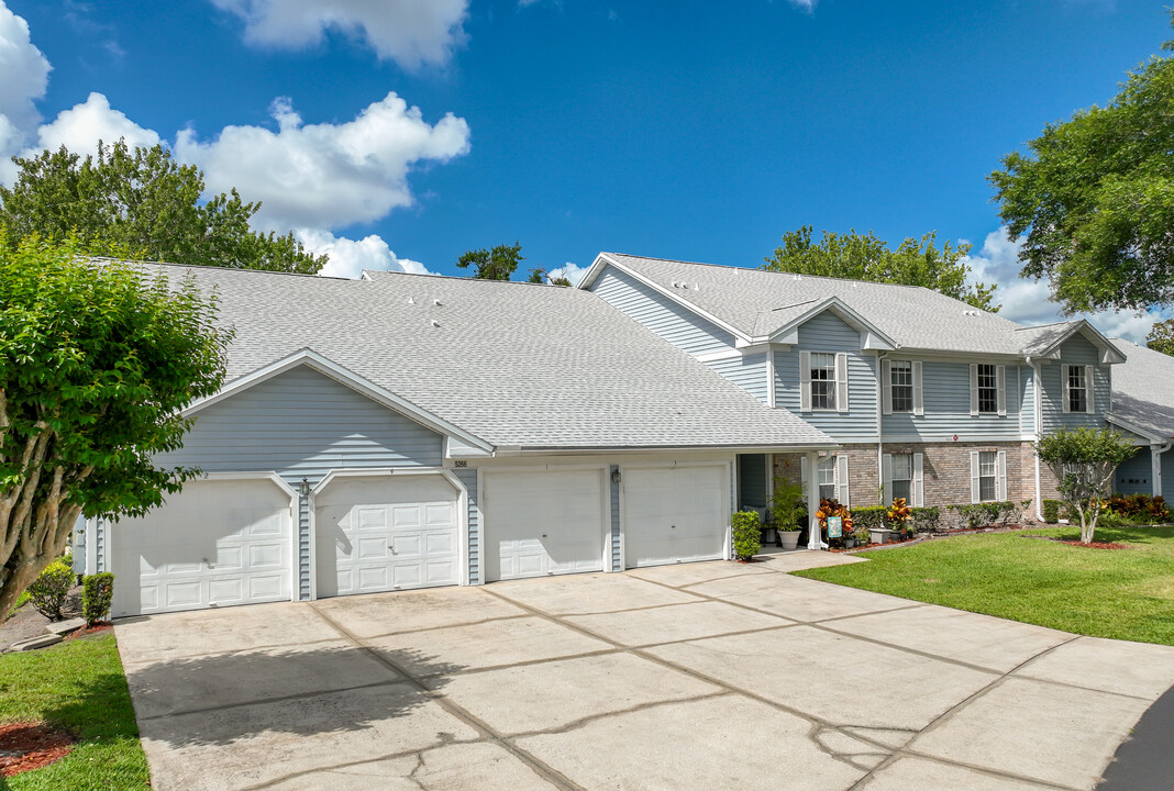 Coach Homes At Dover Village in Orlando, FL - Building Photo