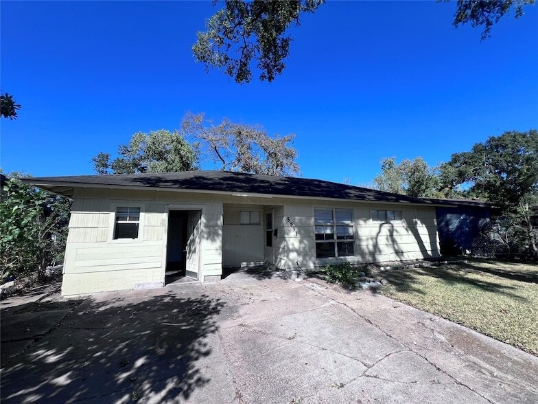 5831 Belneath St, Unit 09101AA in Houston, TX - Foto de edificio