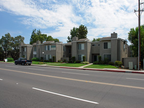 Greenwood Apartments in Selma, CA - Building Photo - Building Photo