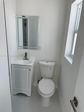 1943 71st St in Miami Beach, FL - Foto de edificio - Building Photo