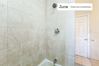 Room in Shared 5 bed/1 bath home in Cambridge, MA - Building Photo - Building Photo