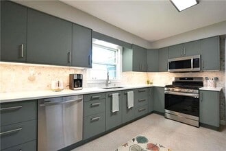 2877 Cartwright Dr in Decatur, GA - Building Photo - Building Photo