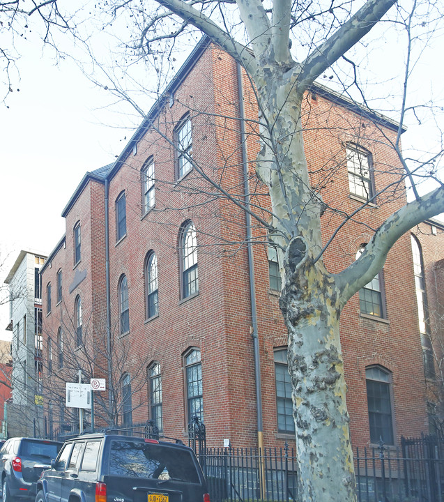 401 Hicks St in Brooklyn, NY - Building Photo