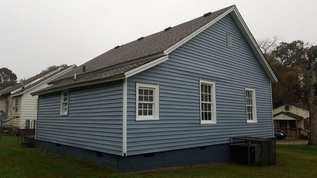 18 W 8th St in Greenville, SC - Foto de edificio - Building Photo