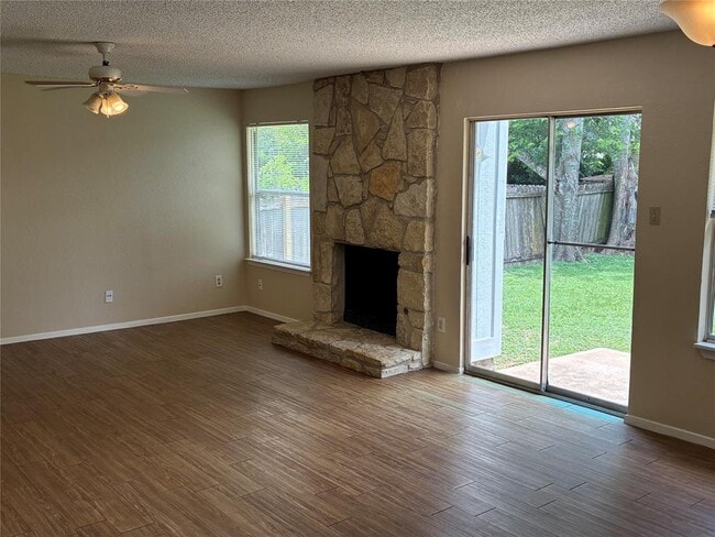 12217 Mosley Ln in Austin, TX - Foto de edificio - Building Photo