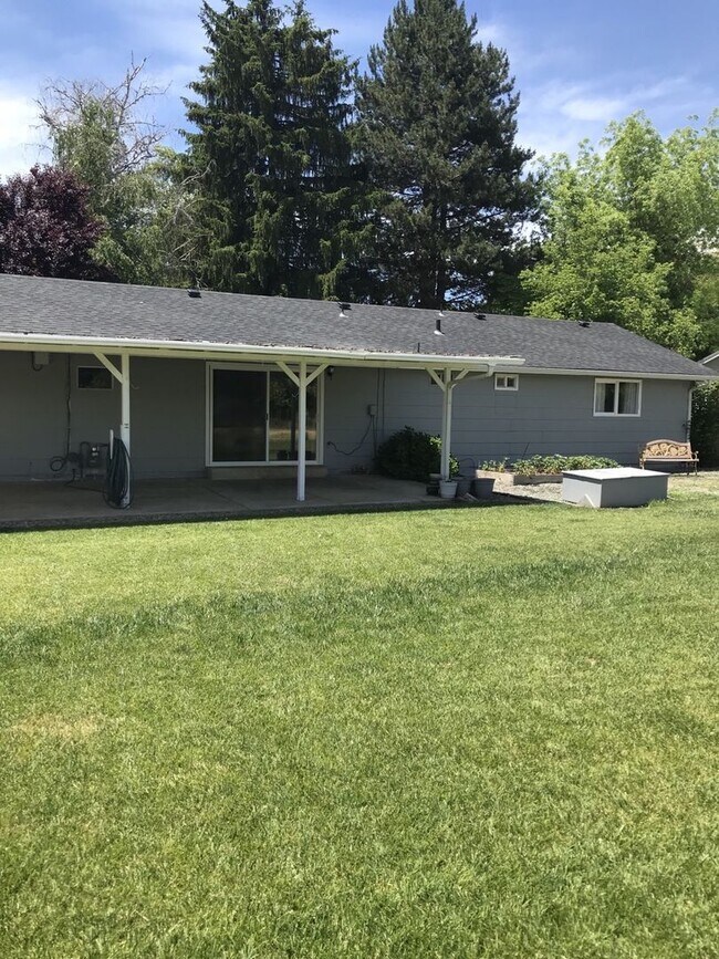 181 Glen Dr in Grants Pass, OR - Building Photo - Building Photo