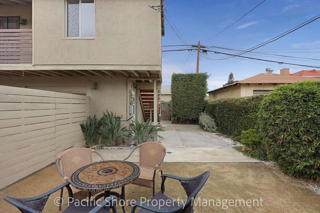 2835 N Coolidge Ave in Los Angeles, CA - Building Photo