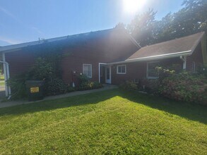 106 Quail Dr in Kingston, NY - Building Photo - Building Photo