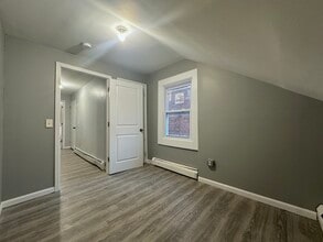 163 Chambers St, Unit 4 in Newburgh, NY - Building Photo - Building Photo