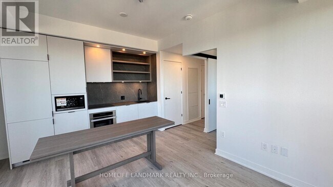 55 Charles St E in Toronto, ON - Building Photo - Building Photo