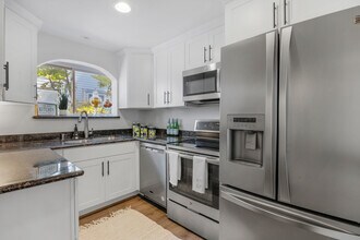 105 146th Ave SE in Bellevue, WA - Building Photo - Building Photo