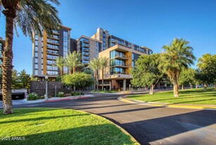 200 W Portland St in Phoenix, AZ - Building Photo