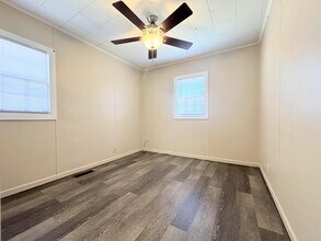 514 Eshelman St in McPherson, KS - Building Photo - Building Photo
