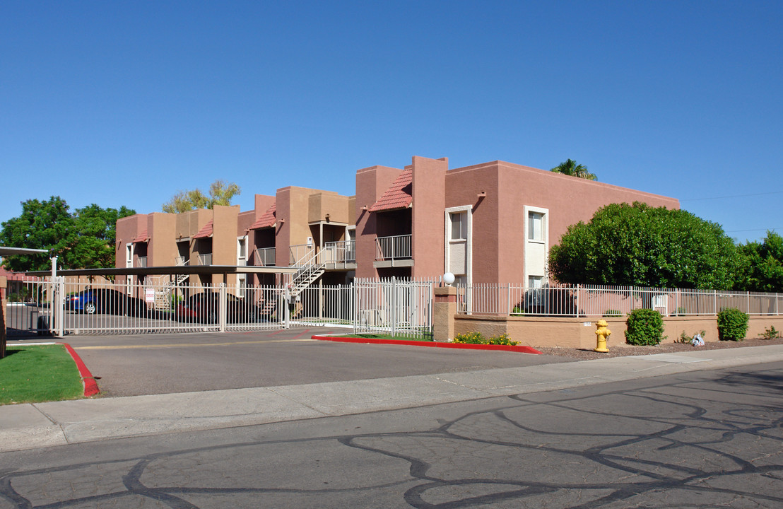 Autumn Park Condominium in Phoenix, AZ - Building Photo