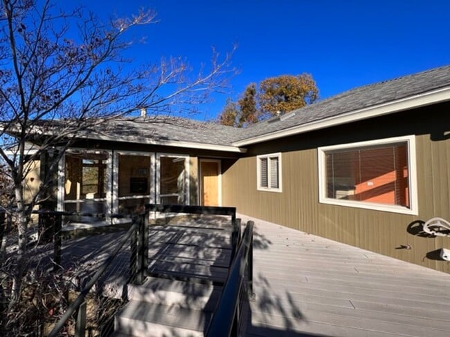 400 Glenview Dr in Ashland, OR - Building Photo - Building Photo