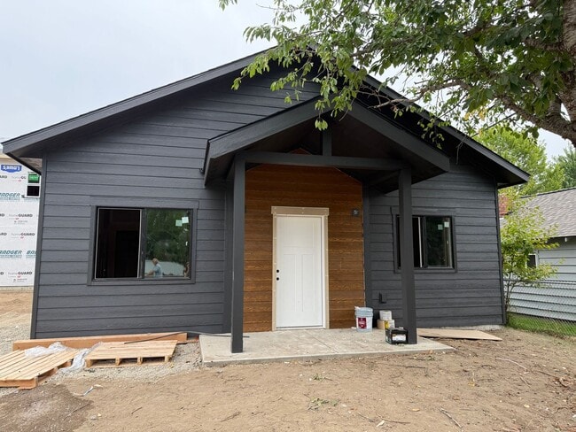 property at 509 W Walnut Ave