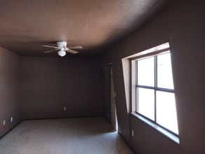 902 Cynthia St in Wilburton, OK - Foto de edificio - Building Photo