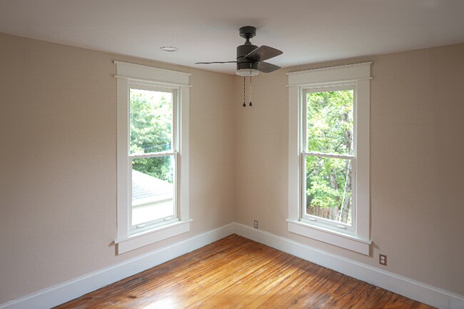 204 E Oakland Ave in Columbus, OH - Building Photo - Building Photo