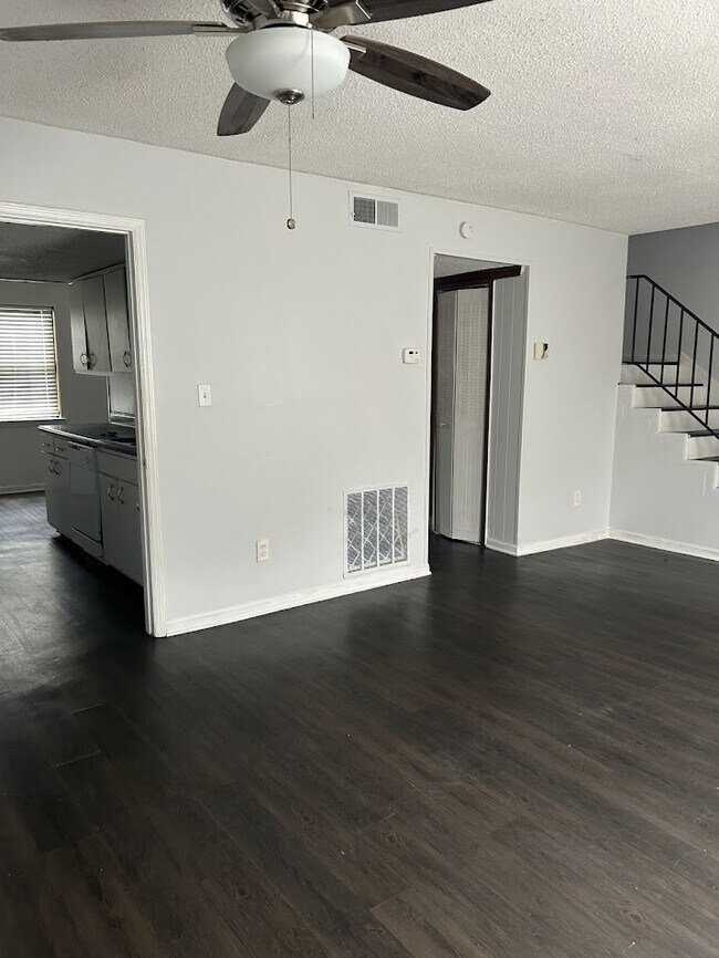 6354 Shannon Pkwy in Union City, GA - Building Photo - Building Photo