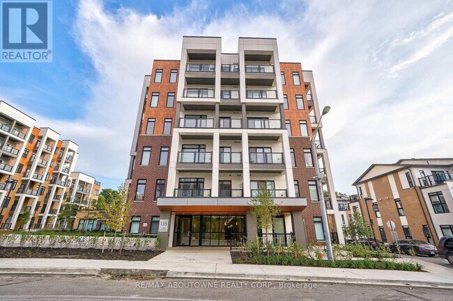 135 Canon Jackson Dr in Toronto, ON - Building Photo - Building Photo