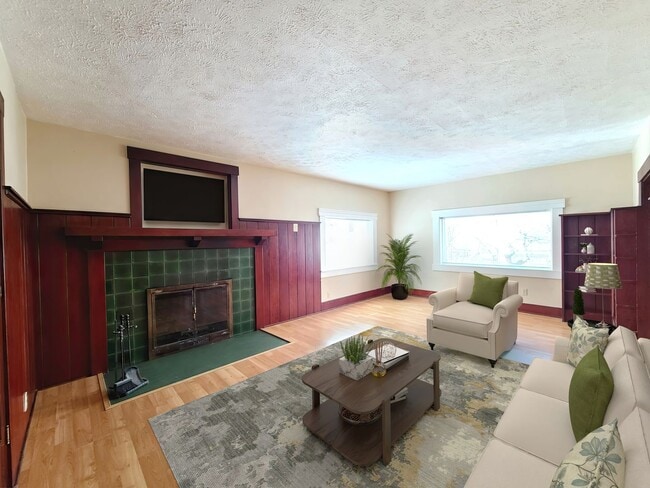 property at 819 W 11th Ave