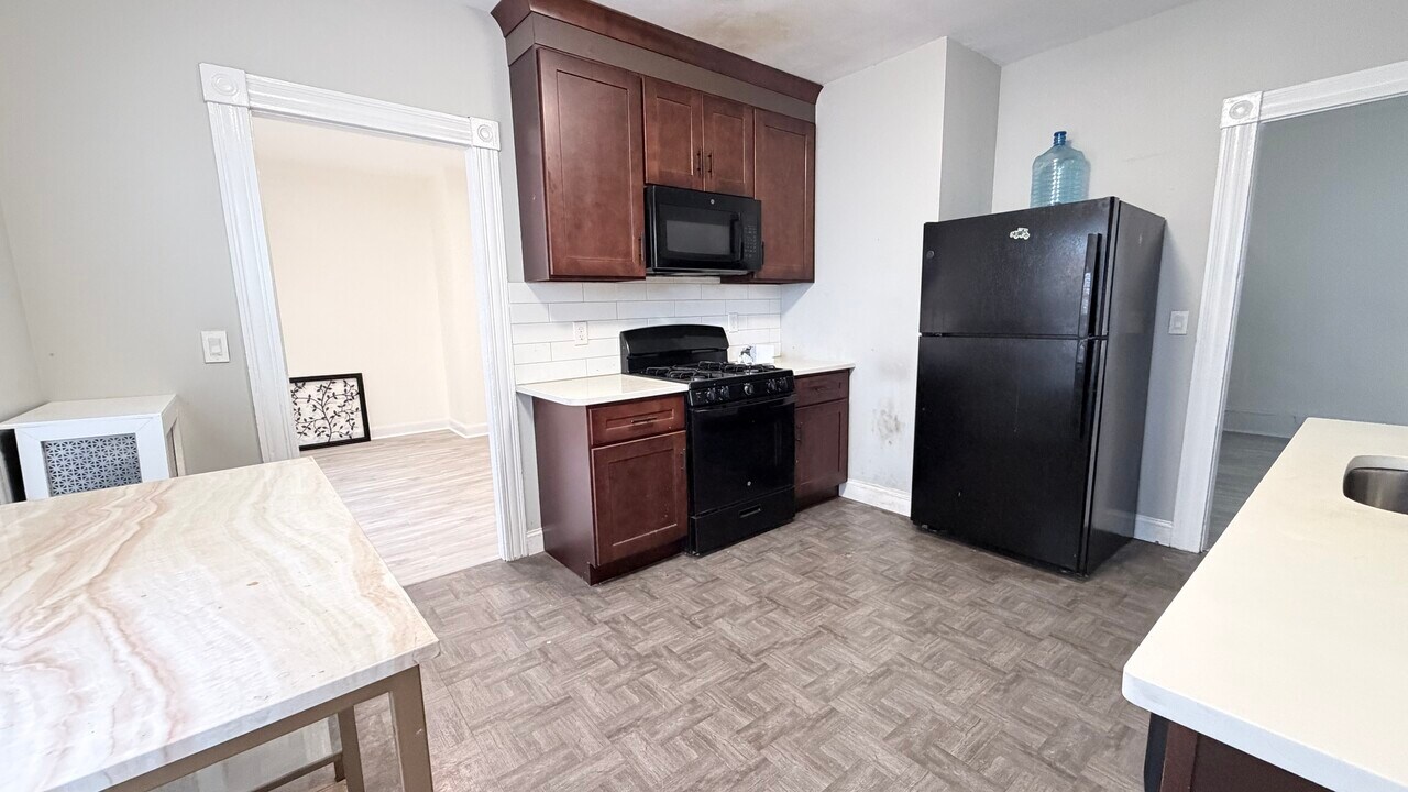 76 Antwerp St, Unit # 1 in Boston, MA - Foto de edificio