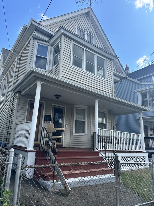 188 6th St in Bridgeport, CT - Foto de edificio