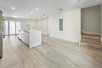 2561 NE 193rd St-Unit -1203 in Miami, FL - Building Photo - Building Photo