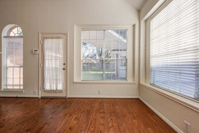 property at 1315 Crescent Pkwy Ct