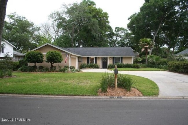 property at 1841 Twelve Oaks Ln E