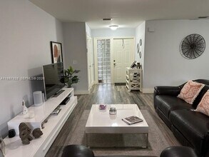 3309 Water Oak Dr in Hollywood, FL - Building Photo - Building Photo