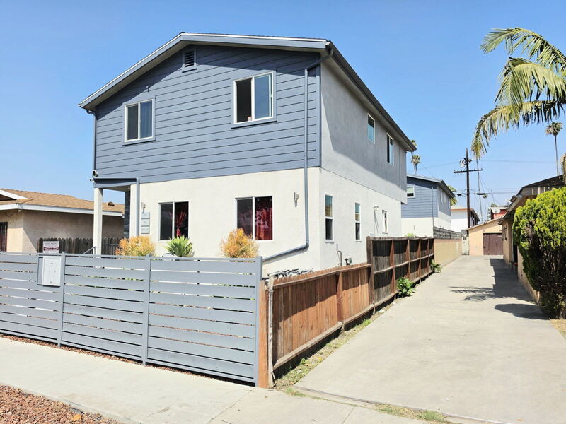 631 W 83rd St in Los Angeles, CA - Building Photo