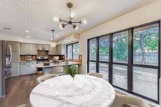 521 Dennis Dr in Round Rock, TX - Building Photo - Building Photo