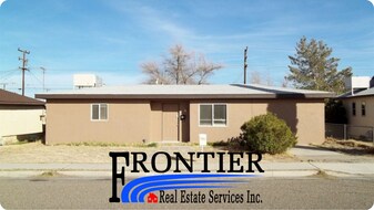 424 N Warner St in Ridgecrest, CA - Building Photo