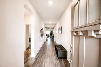 7616 Groundhog Wy in Austin, TX - Building Photo - Building Photo