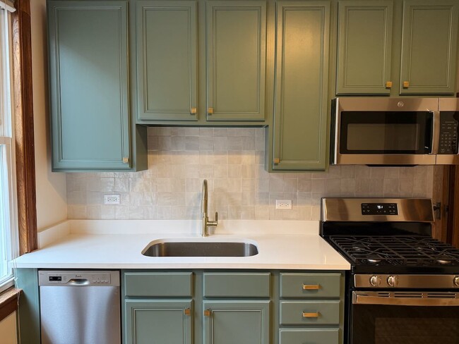 property at 2528 W Cortez St