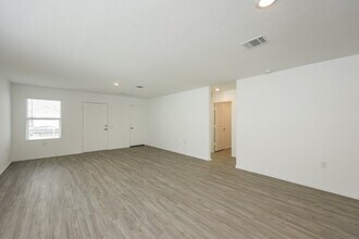 4515 Emma Way in San Antonio, TX - Foto de edificio - Building Photo