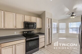 9002 W Palm Ln in Phoenix, AZ - Building Photo - Building Photo