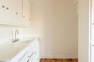 Vanowen Villas in Canoga Park, CA - Building Photo - Building Photo