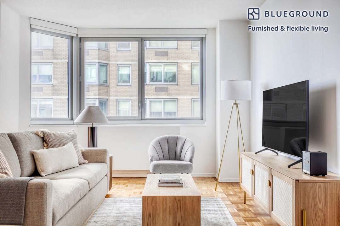 606 1st Ave. in New York, NY - Building Photo