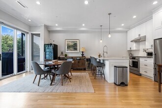27 Dwight St in Boston, MA - Building Photo - Building Photo
