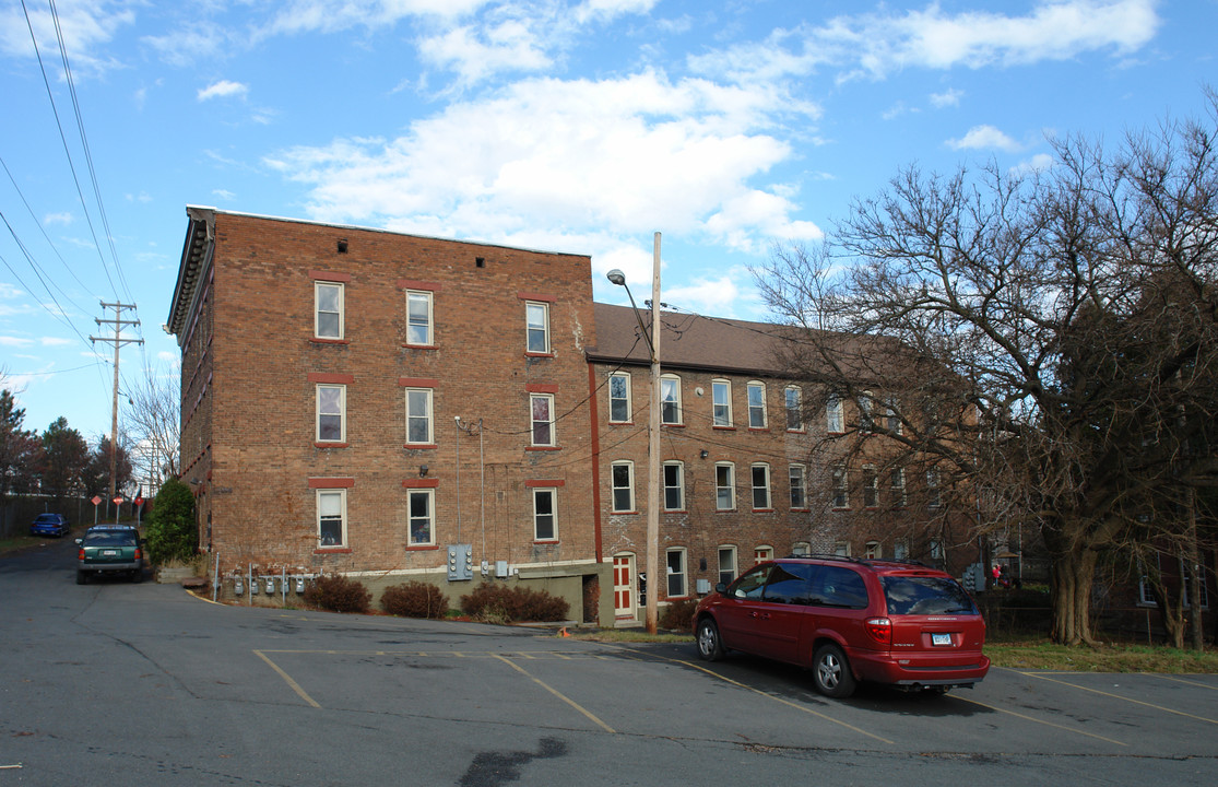 5 Whitehall St in Cohoes, NY - Foto de edificio