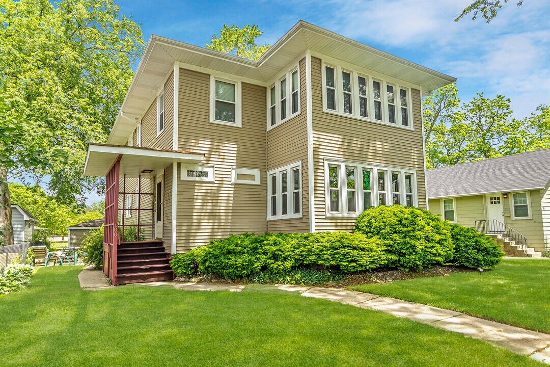 100 Belle Plaine Ave in Park Ridge, IL - Building Photo