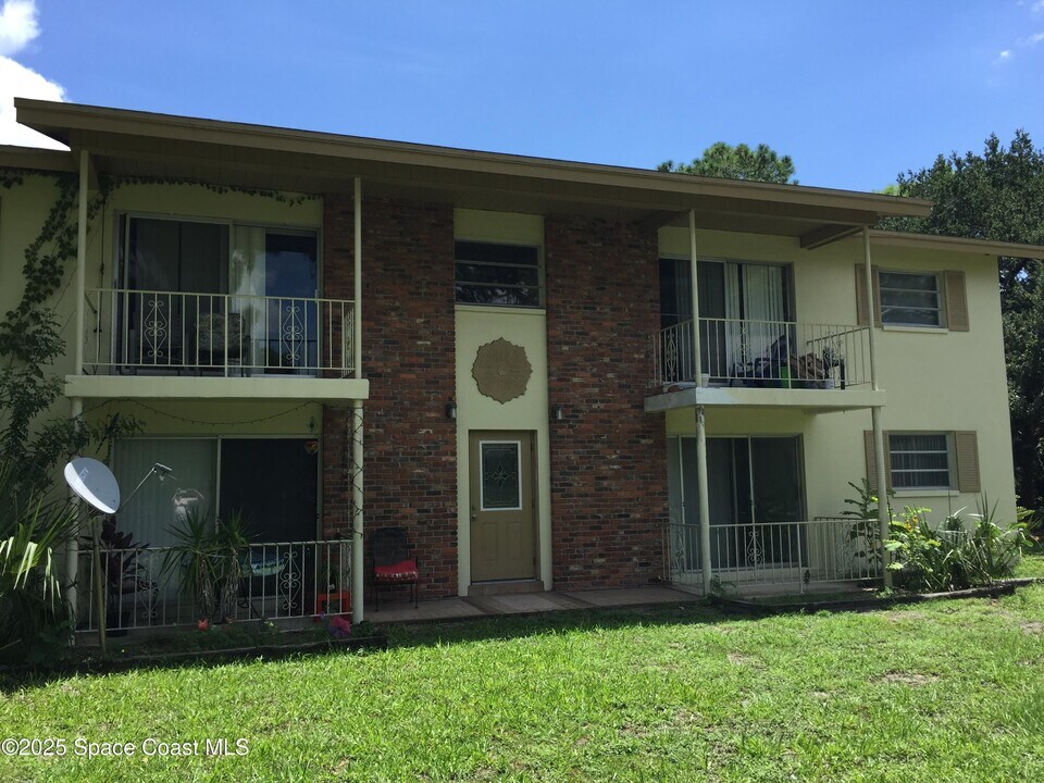 217 Knox McRae Dr in Titusville, FL - Building Photo