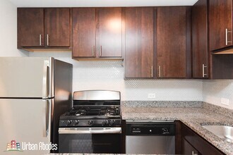 1437 N Dearborn St, Unit 2J in Chicago, IL - Building Photo - Building Photo
