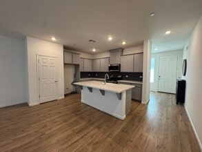 3042 E Seeger Ave in Visalia, CA - Building Photo - Building Photo