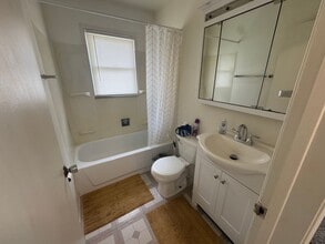 1811 13th Ave in Moline, IL - Building Photo - Building Photo