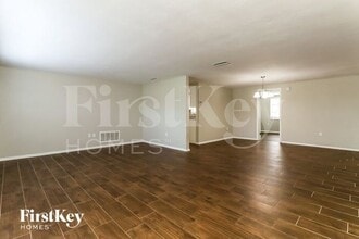 11240 Nome Ave in Port Richey, FL - Foto de edificio - Building Photo