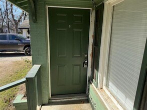 210 W Willingham St in Cleburne, TX - Building Photo - Building Photo