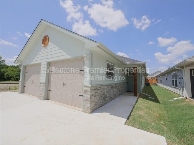 property at 605 E Carter St